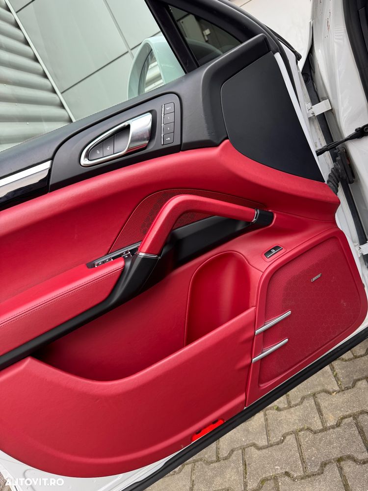 Porsche Cayenne - 13