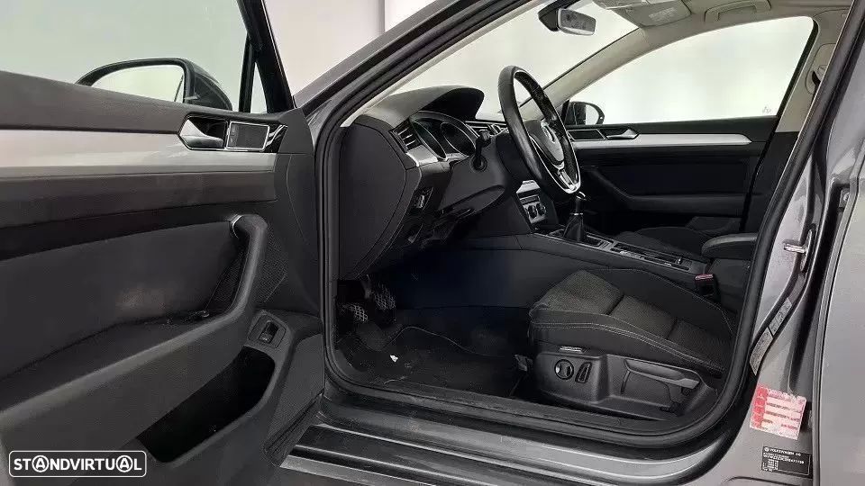 VW Passat 1.6 TDI Highline - 8