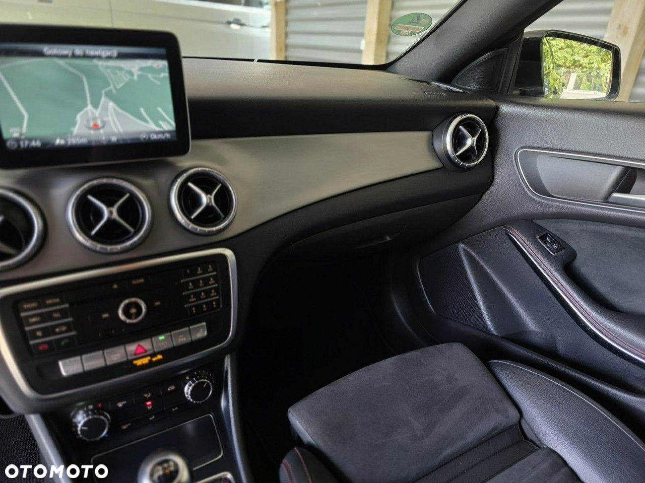 Mercedes-Benz CLA 200 AMG Line - 26