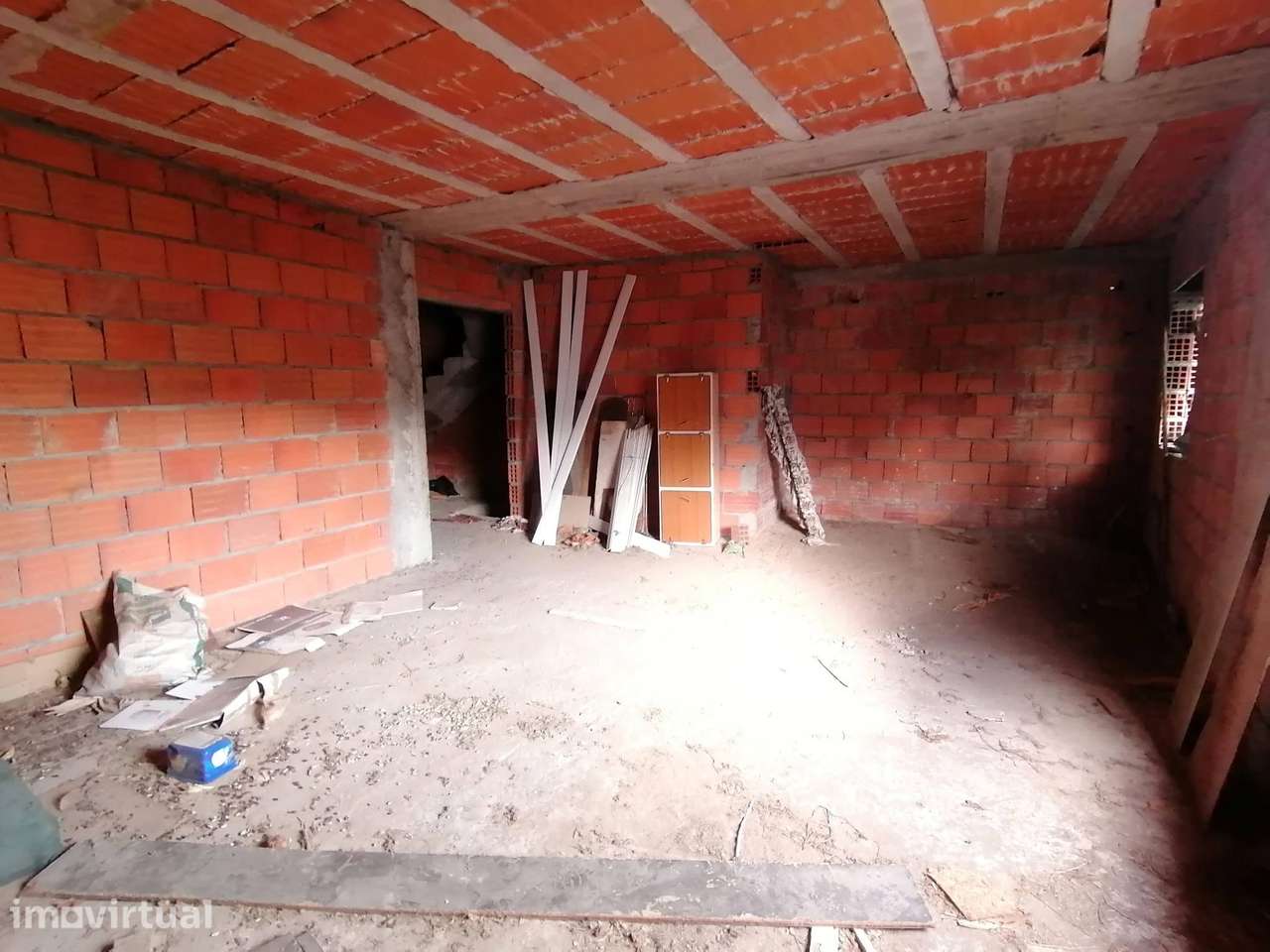 Moradia T4 para Remodelação | Próxima do Vale das Flores – Coimbra - Grande imagem: 2/13
