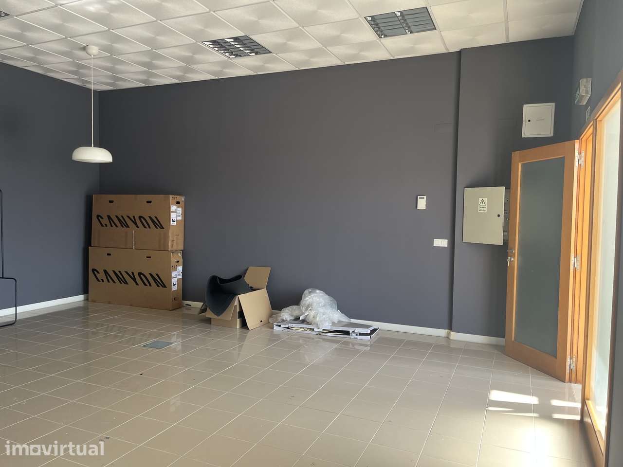 Escritório amplo c/ WC e AC na entrada norte de Torres Vedras! - Grande imagem: 5/23