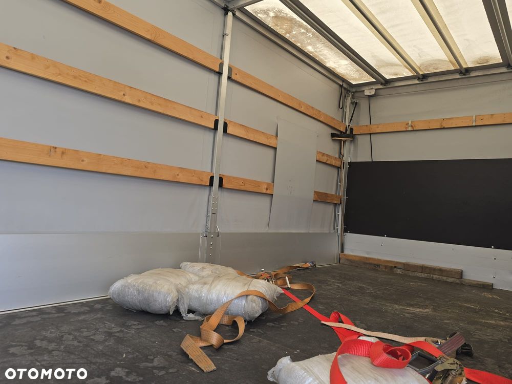Volkswagen Crafter - 12