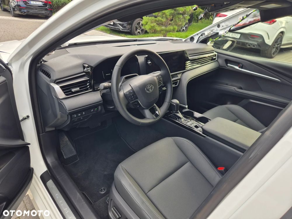 Toyota Camry - 24