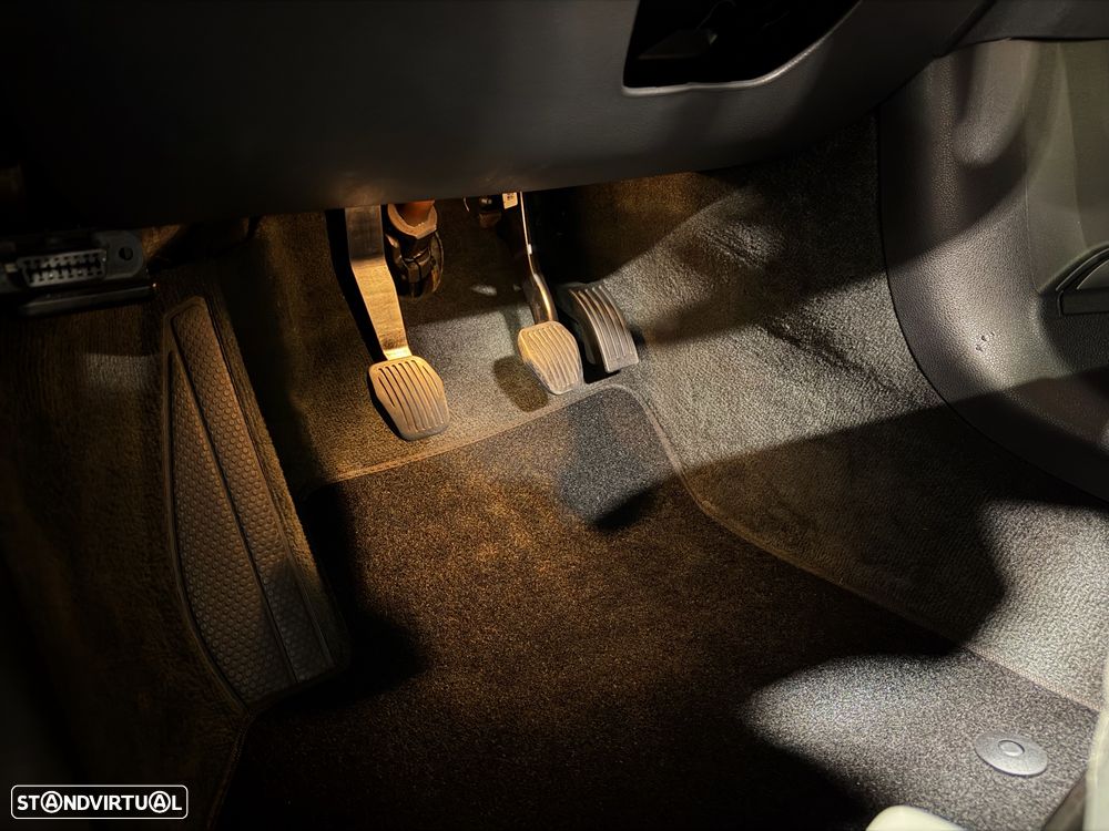 Volvo C70 2.0 D Momentum - 27