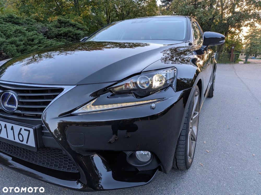 Lexus IS 300h Prestige - 17