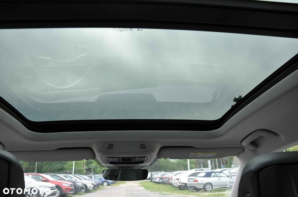 Volkswagen Passat Variant 2.0 TDI SCR DSG Elegance - 20