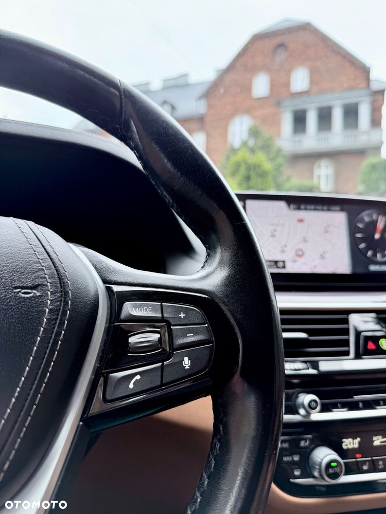 BMW Seria 5 525d Luxury Line - 17