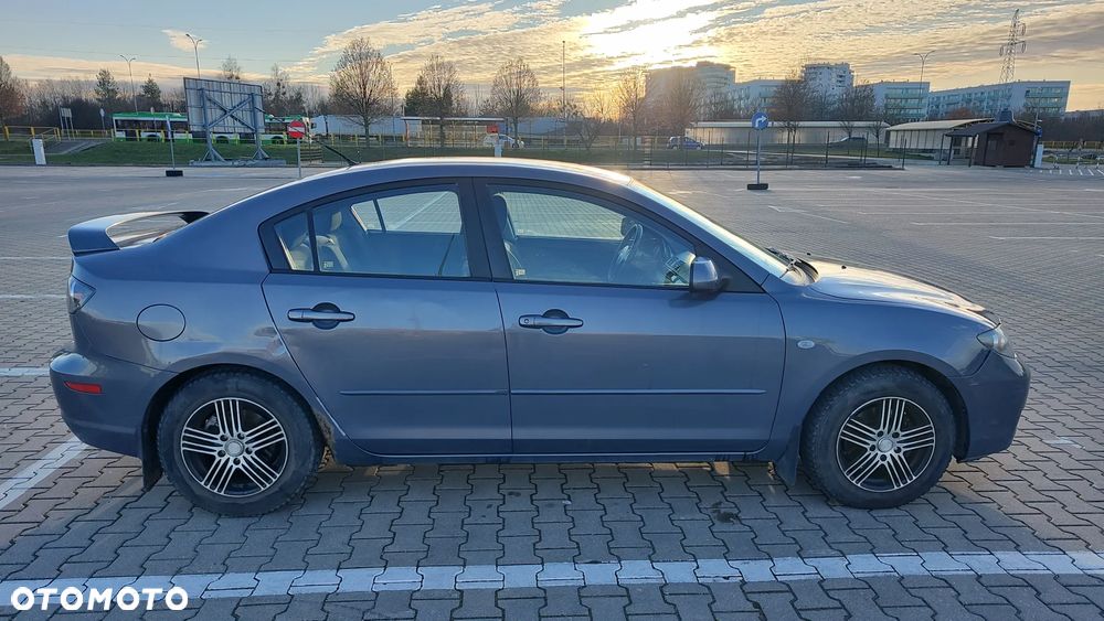 Mazda 3 2.0 Active + - 8
