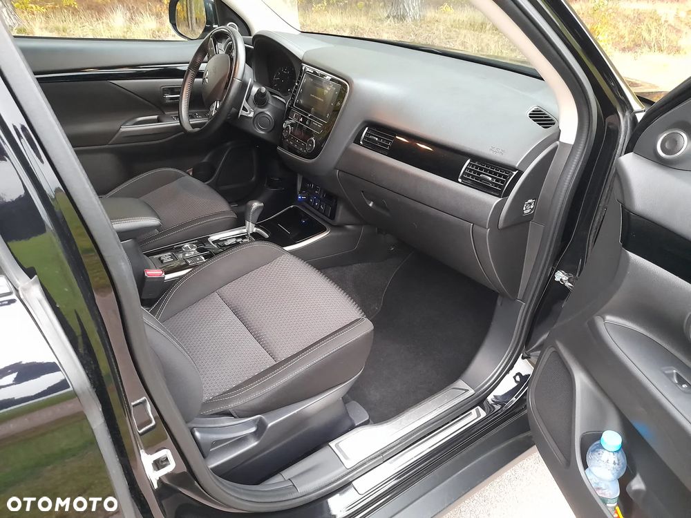 Mitsubishi Outlander 2.0 Instyle + 4WD CVT - 10