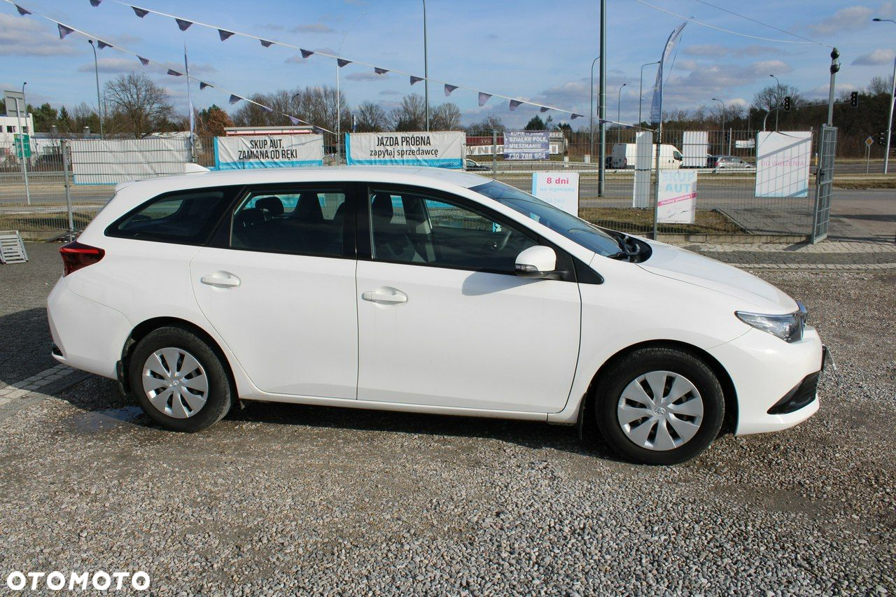 Toyota Auris - 5