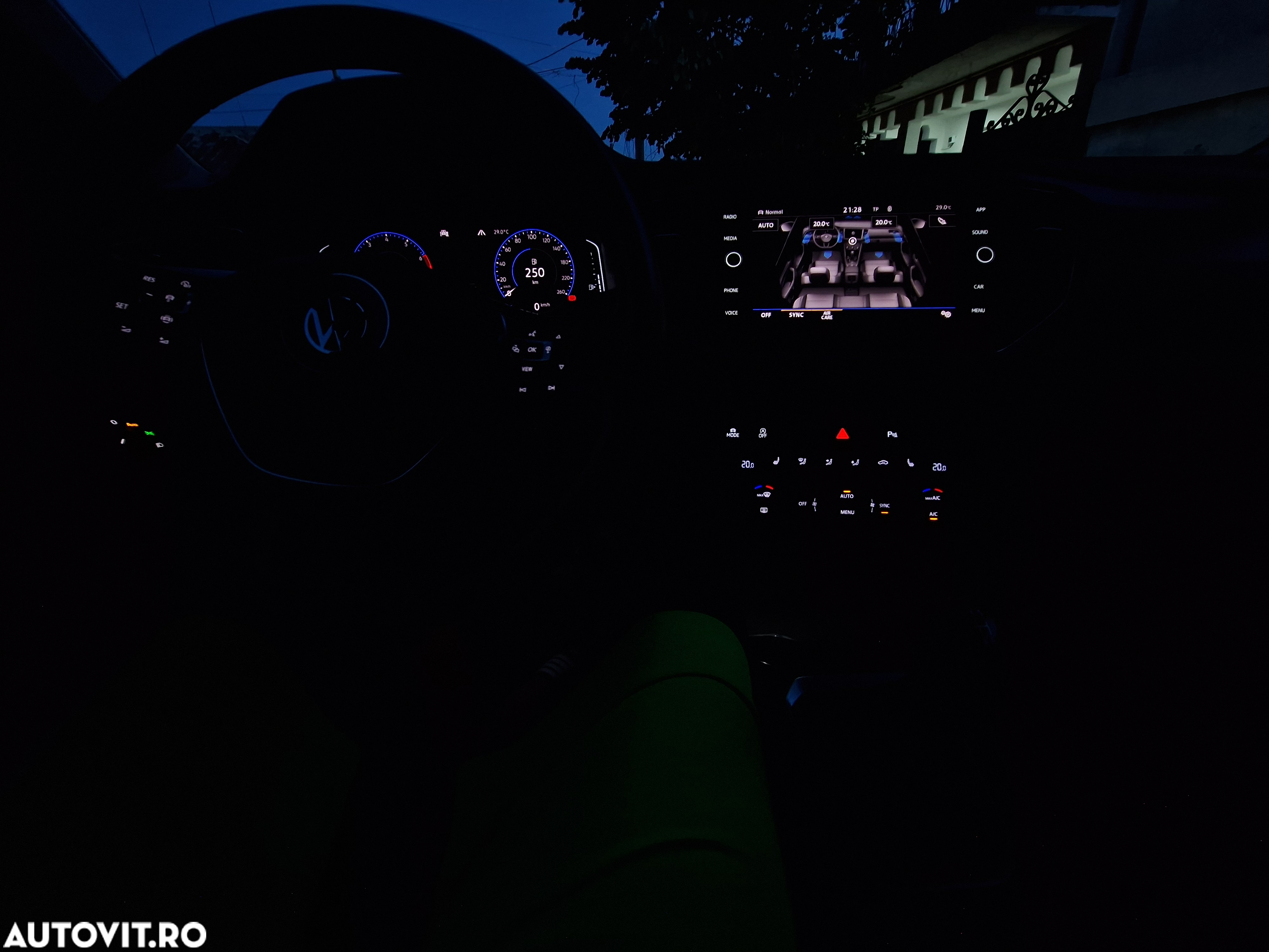 Volkswagen T-ROC - 8