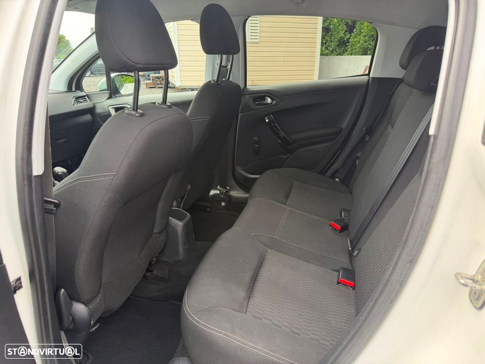 Peugeot 208 1.6 BlueHDi Style - 9