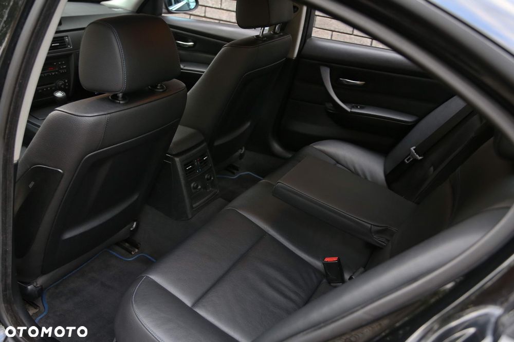 BMW Seria 3 - 36
