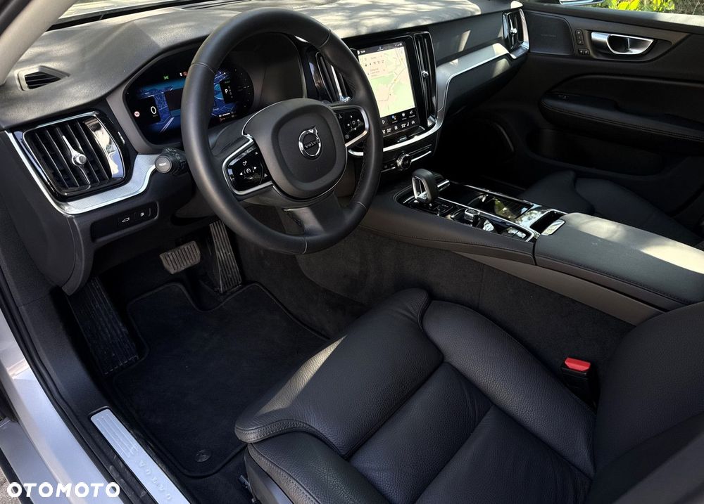 Volvo V60 T8 AWD Plus Dark - 12