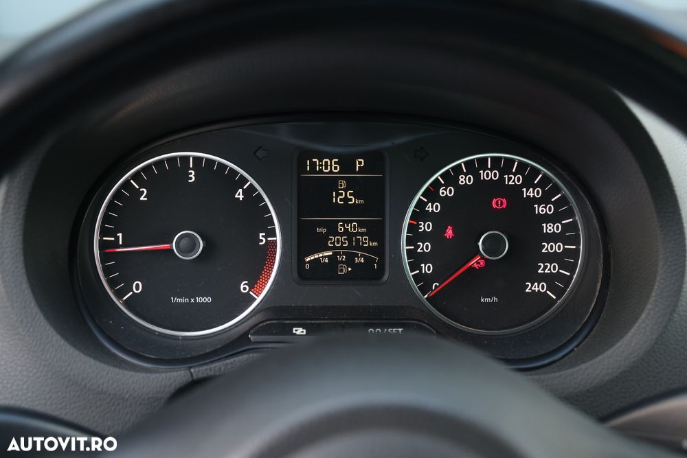 Volkswagen Polo 1.6 TDI DSG Style - 27