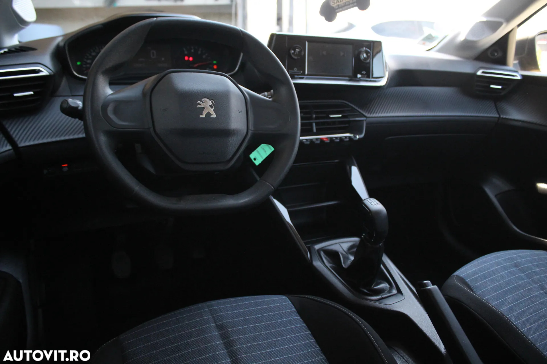 Peugeot 208 1.2L PureTech 75 S&S BVM5 Active - 5