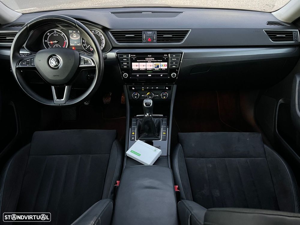 Skoda Superb 2.0 TDI Sportline - 29