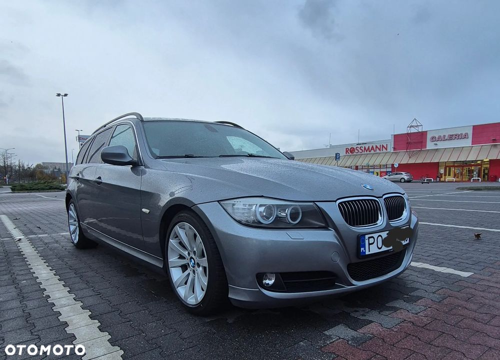 BMW Seria 3 325i xDrive Touring - 2