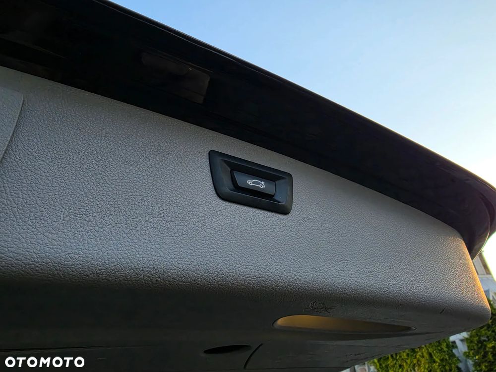 BMW Seria 3 318d Edition M Sport Shadow - 22