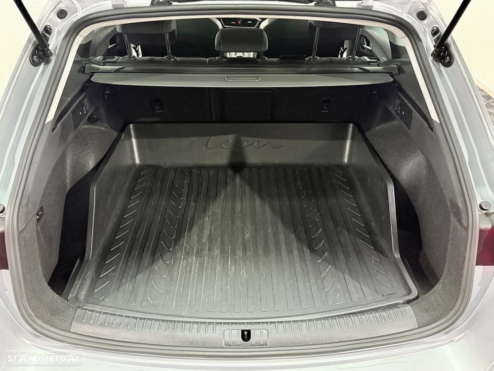 SEAT Leon 1.4 e-Hybrid DSG Xcellence - 32