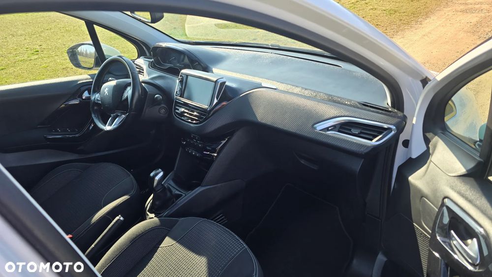 Peugeot 208 1.2 PureTech Allure - 12