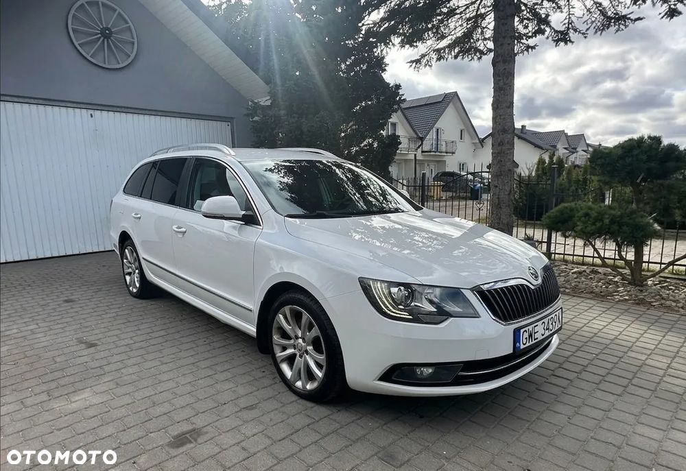 Skoda Superb 2.0 TDI 4x4 Elegance DSG - 2