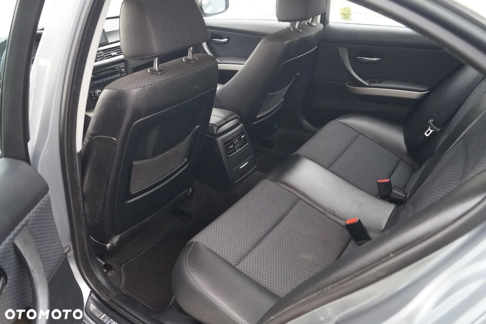 BMW Seria 3 325i - 9