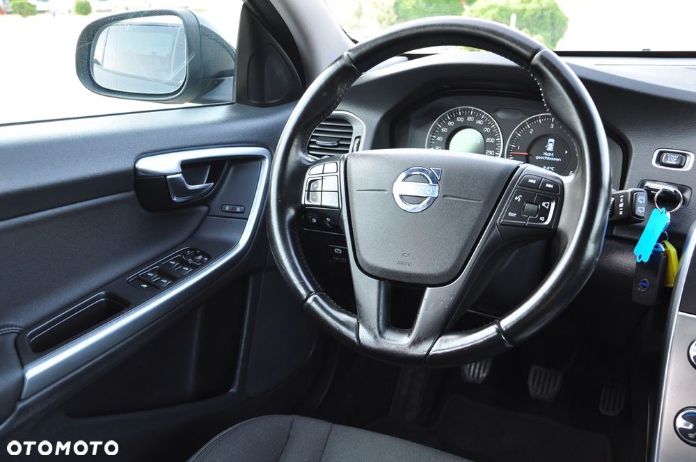 Volvo V60 D3 Momentum - 32