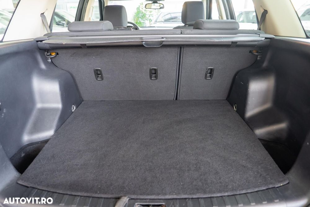 Land Rover Freelander 2 2.2L SD4 - 12