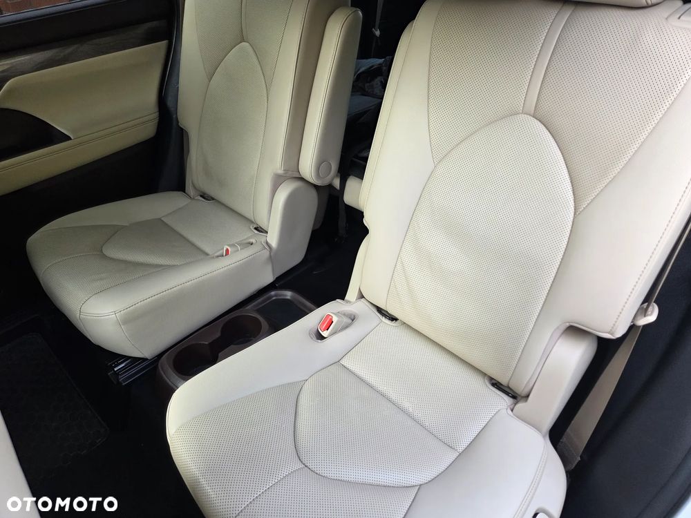 Toyota Highlander 2.5 Hybrid Executive - 23