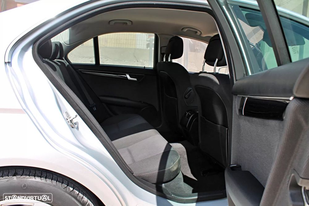 Mercedes-Benz C 220 d — fotografia 17
