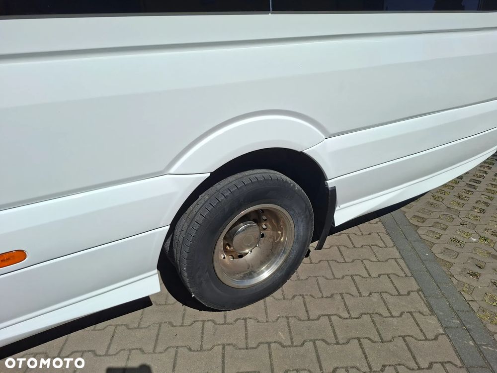 Mercedes-Benz Sprinter - 13