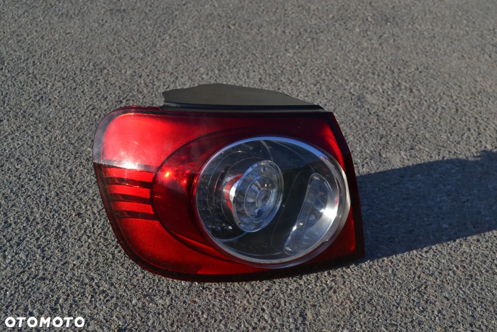VW GOLF V PLUS LAMPA TYŁ TYLNA LEWA W BŁOTNIK ORYGINAŁ 5M0945095M - 2