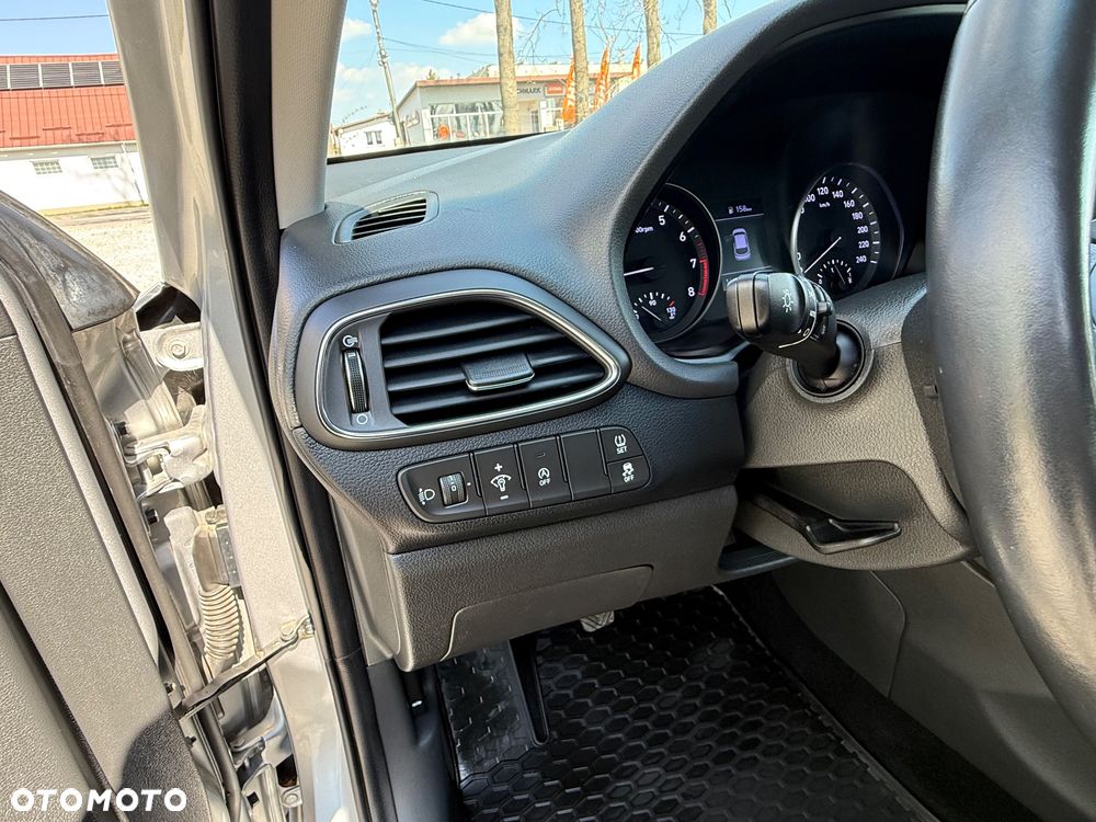 Hyundai i30 1.5 DPI Modern - 10