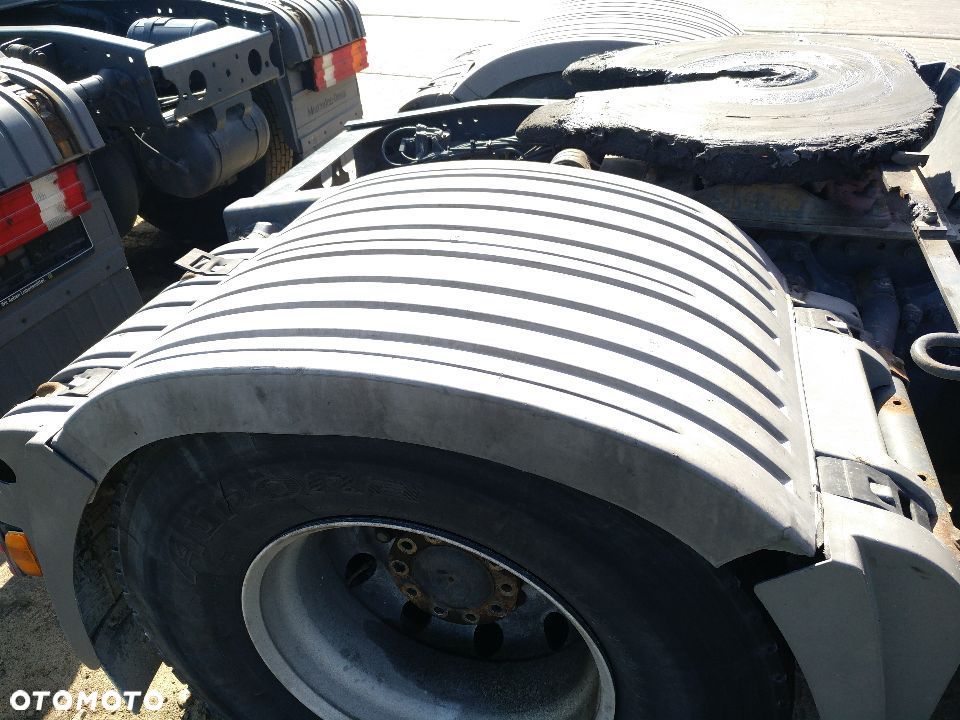 Błotnik prawy nadkole prawe Mercedes Axor MP1 01-04 Actros