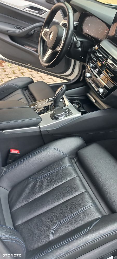 BMW Seria 5 520d M Sport - 8