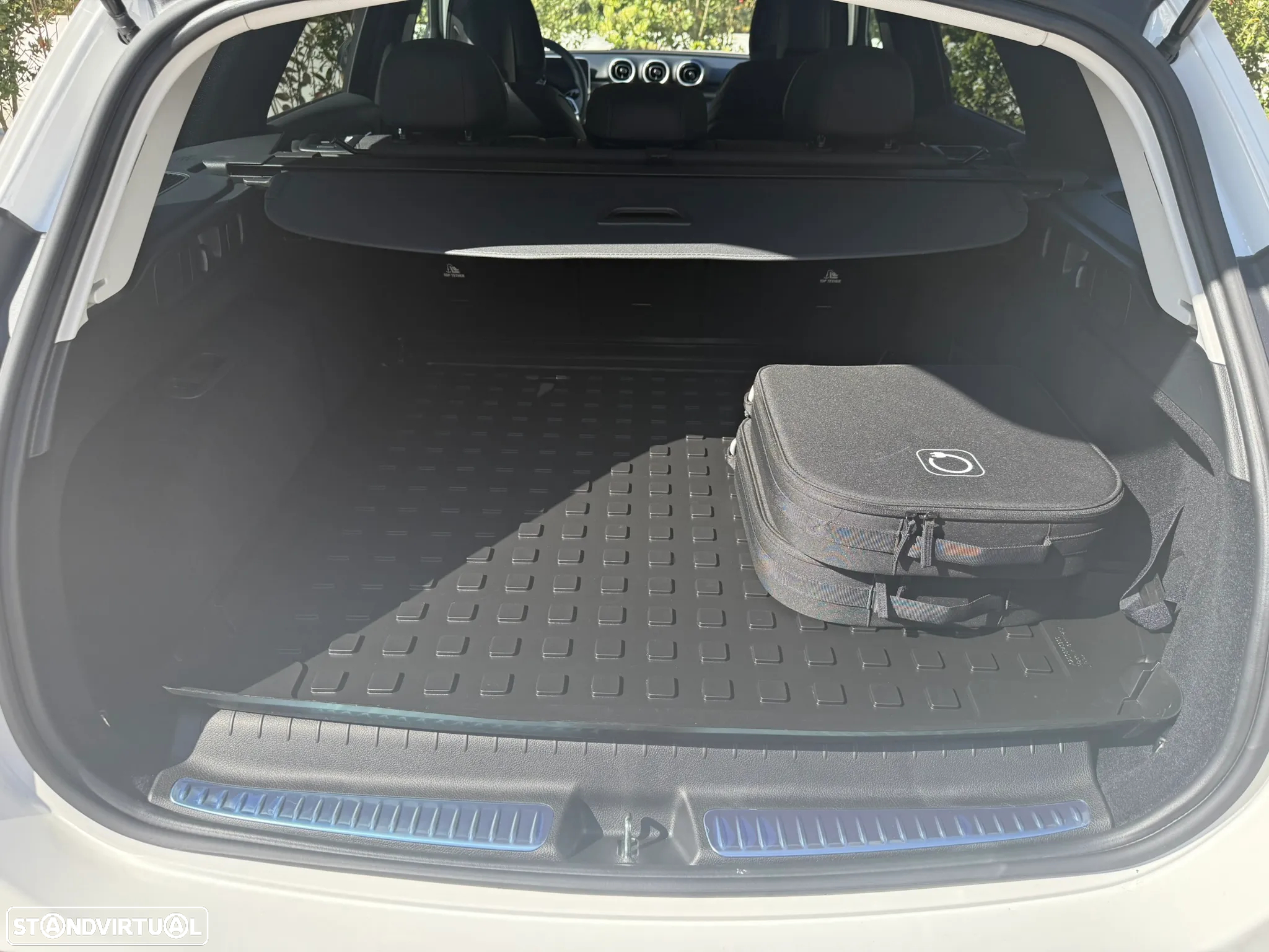 Mercedes-Benz C 300 e Avantgarde - 36