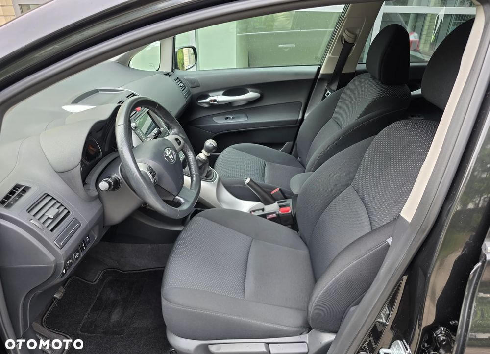 Toyota Auris 1.33 Dual-VVT-i Design Edition - 18