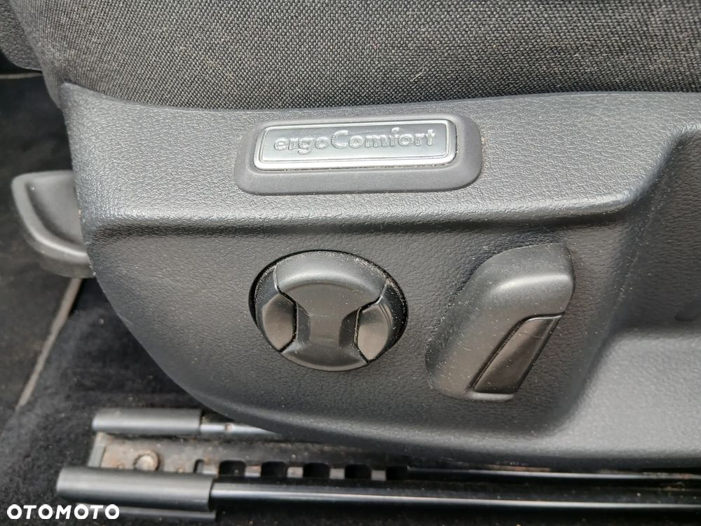 Volkswagen Passat 2.0 TDI SCR DSG Elegance - 22
