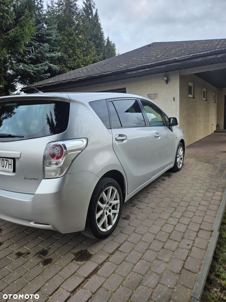 Toyota Verso 2.2 D-CAT Premium - 4