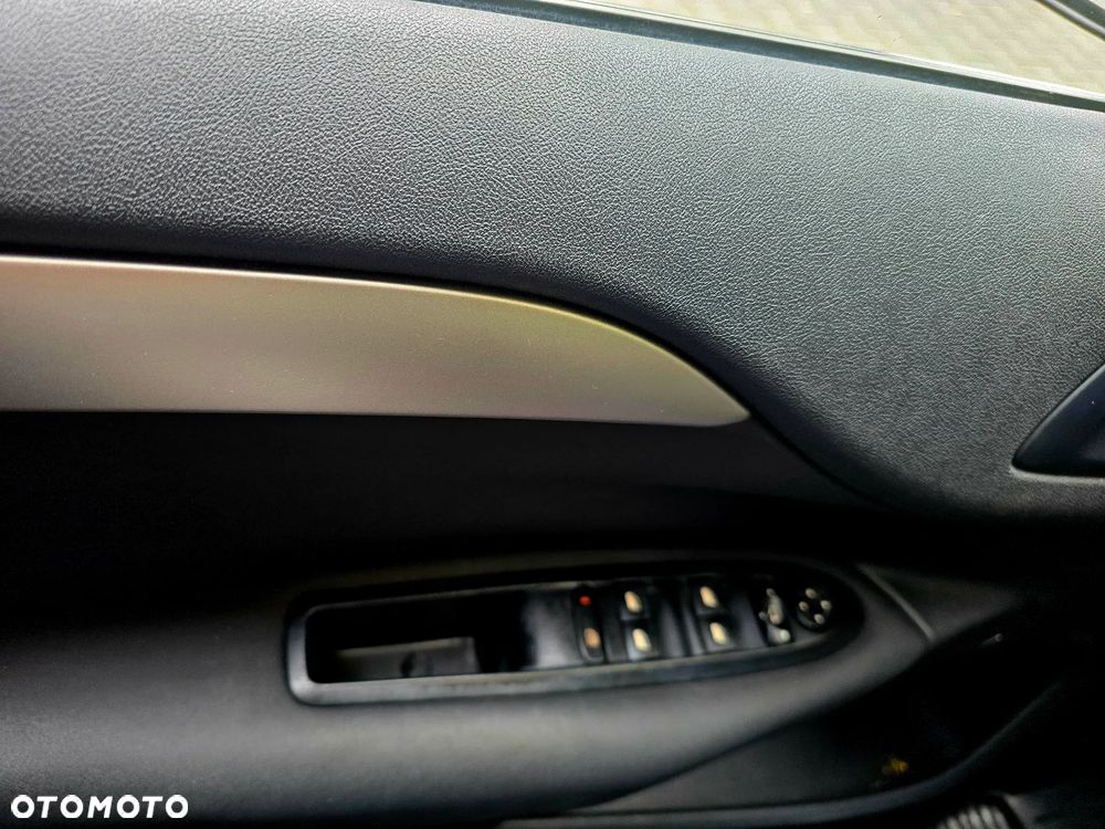 Citroën C4 1.6 HDi Attraction - 28