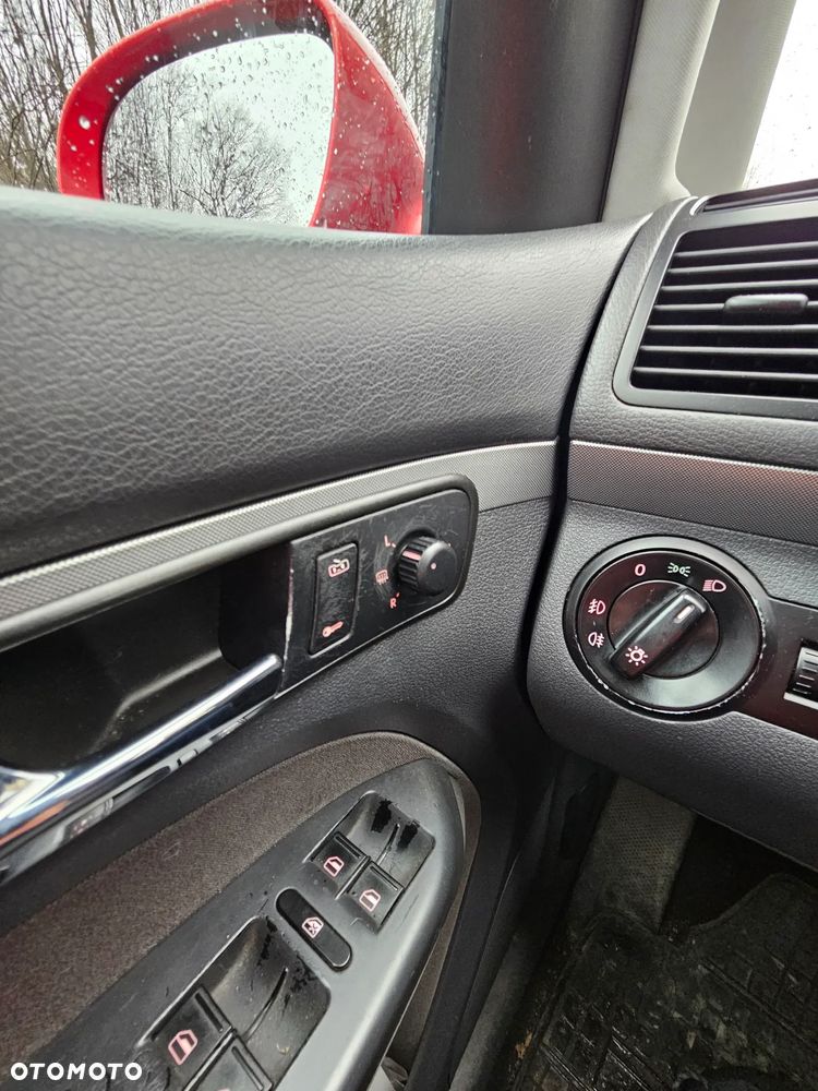 Volkswagen Touran 2.0 TDI DPF Trendline DSG - 12