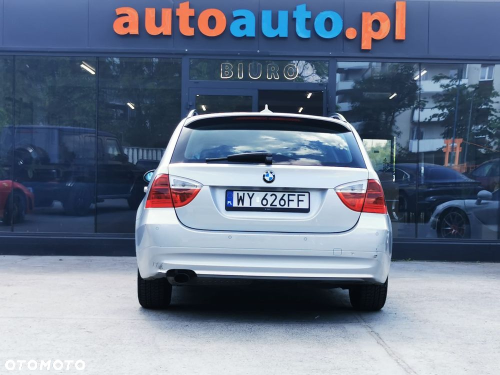 BMW Seria 3 320i - 28