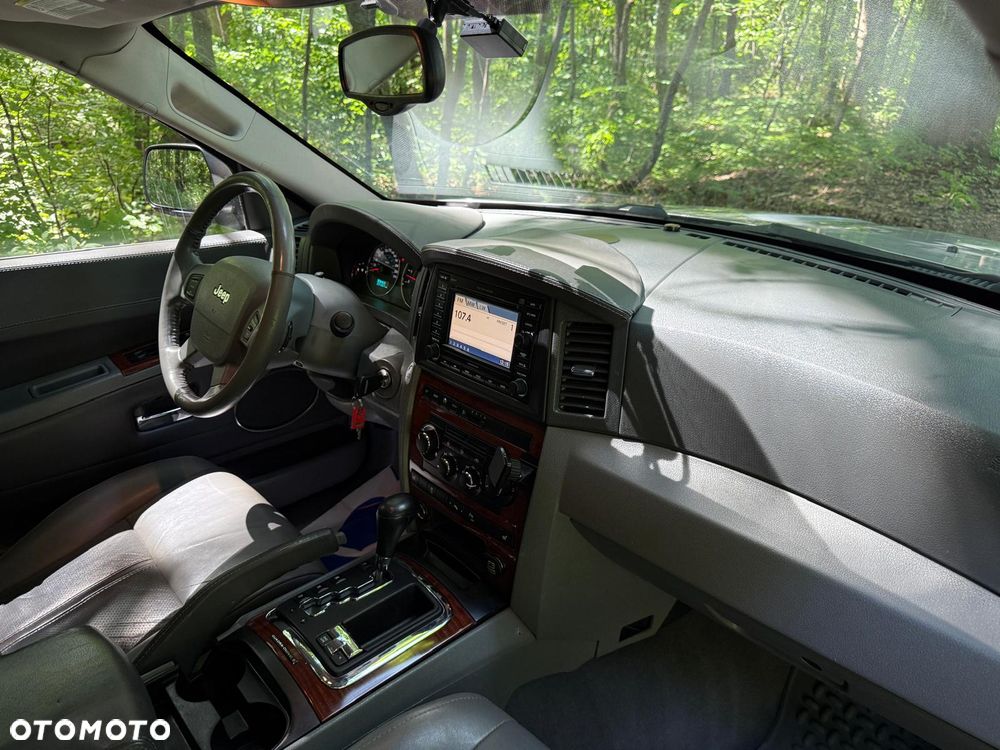 Jeep Grand Cherokee - 23
