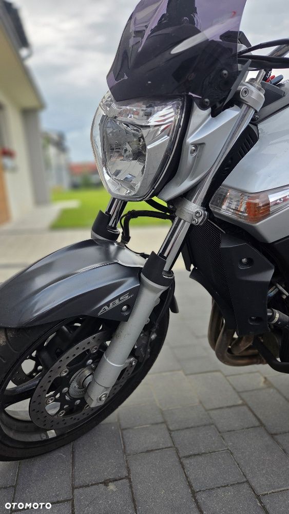 Suzuki GSR - 10