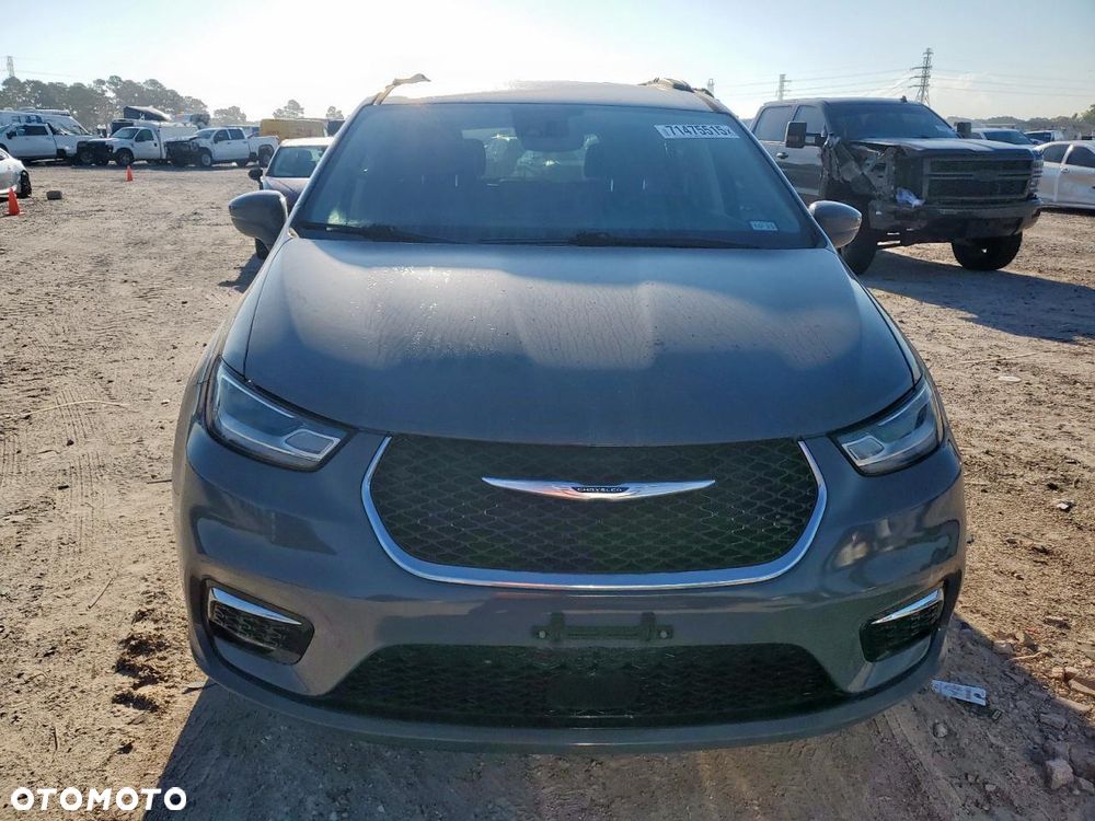 Chrysler Pacifica - 12