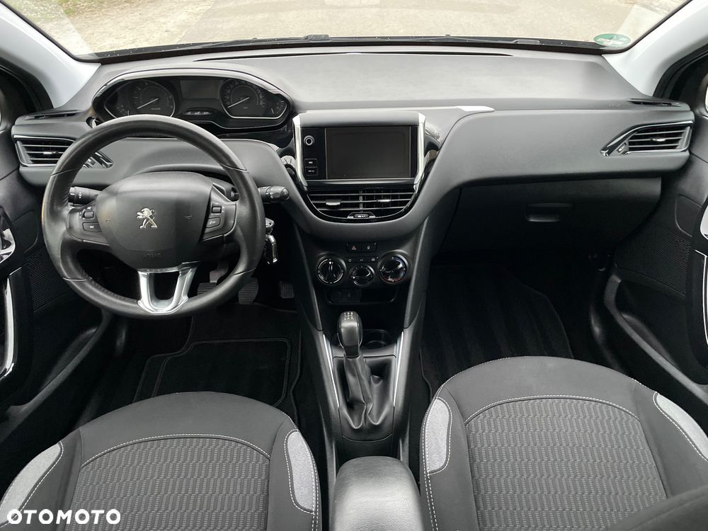 Peugeot 208 - 16