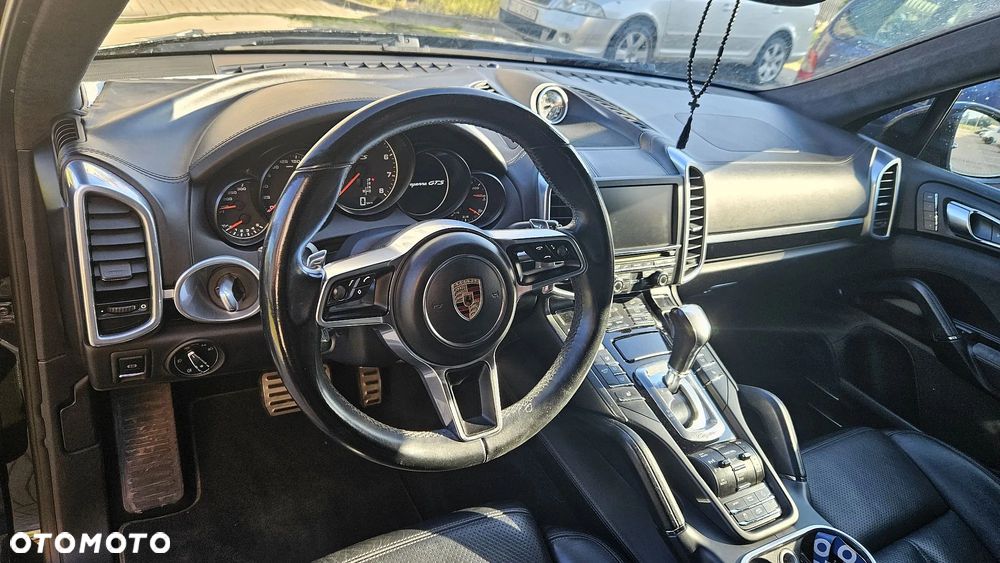 Porsche Cayenne GTS - 9