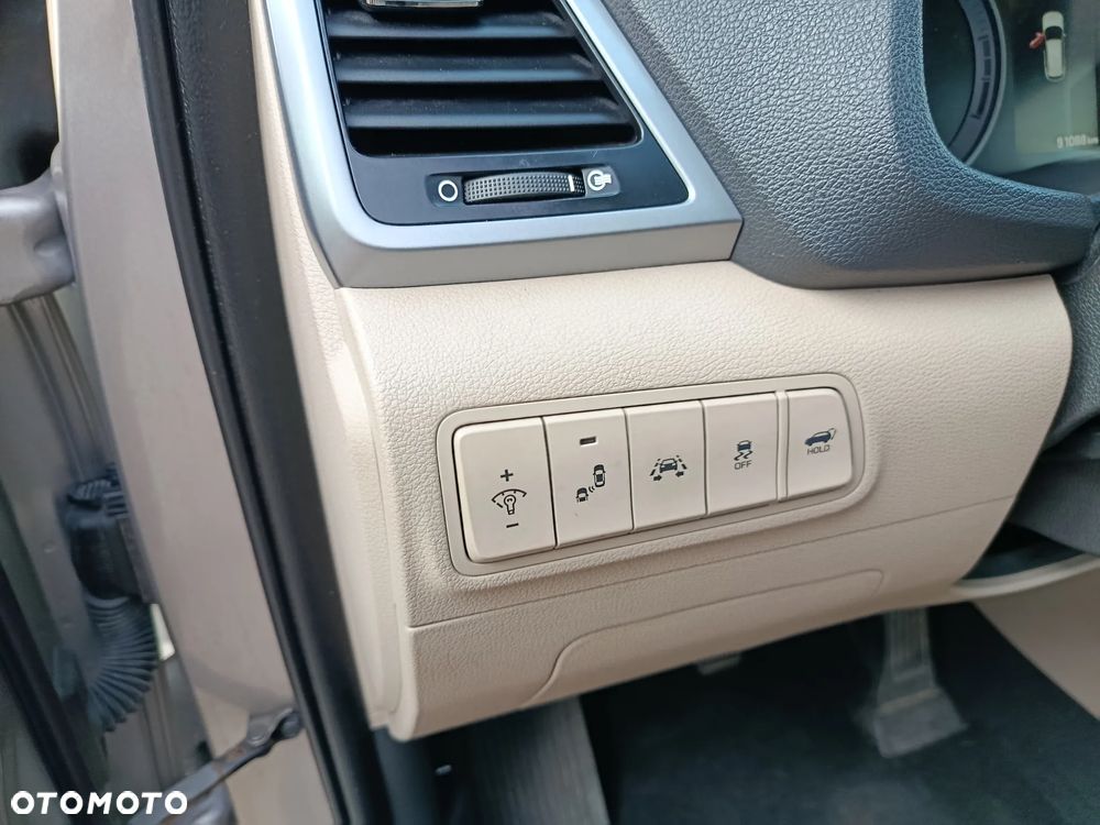 Hyundai Tucson 2.0 CRDI BlueDrive Style 2WD - 24