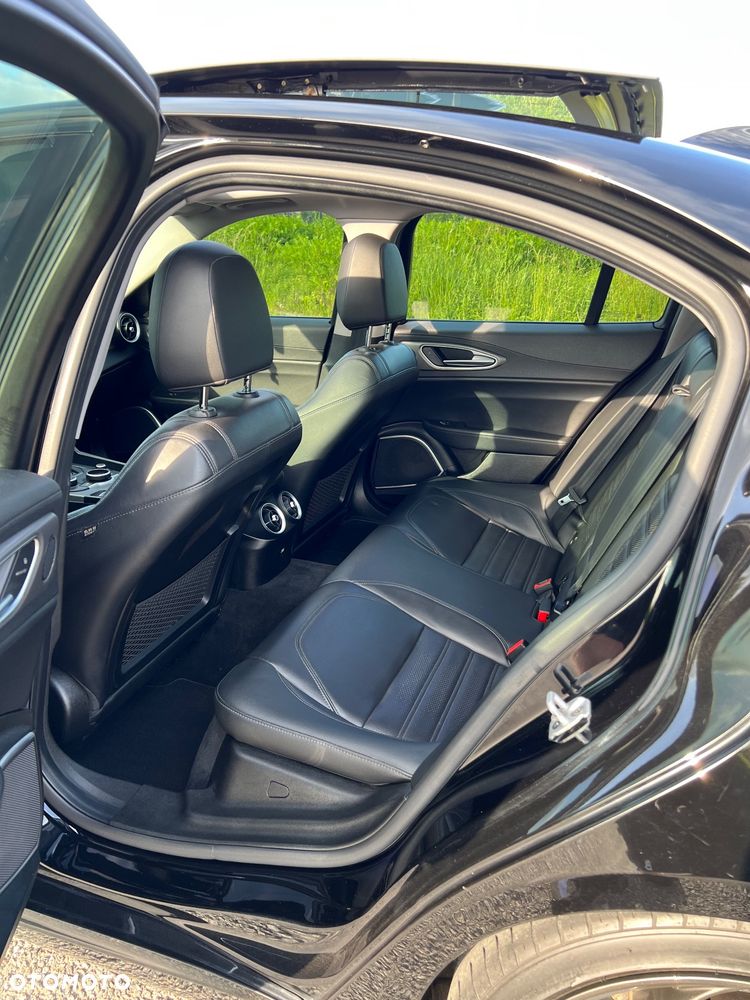 Alfa Romeo Giulia 2.0 Turbo 16V AT8-Q4 Veloce Ti - 4